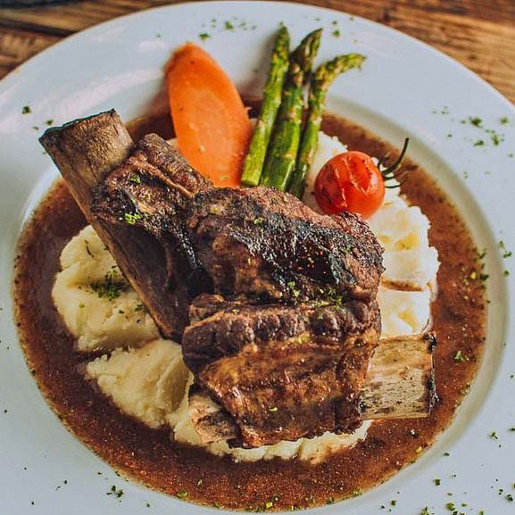 Proclamamos día de asueto a  todos los días nublados en esta ciudad para qu...