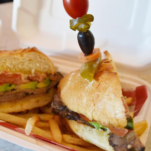 Hablando de antojos por la tarde 👀

🍽️ TORTA PRIME RIB
120 gr de prime rib,...