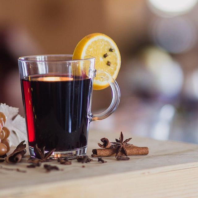 ¿Ya probaste el Glühwein? Tradicional y europeo vino caliente con especies, n...