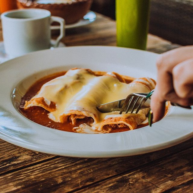 Inicio de semana y en Swiss Haus te esperamos para el desayuno. 🍽 No te vas ...